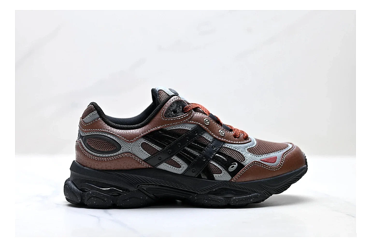 Onitsuka Tiger GEL-C 2.0 Brown Black Sneakers QC photo reference showing brown black mesh runner sneakers with mesh-leather texture, side-profile shape, upper panel lines, and outsole detail