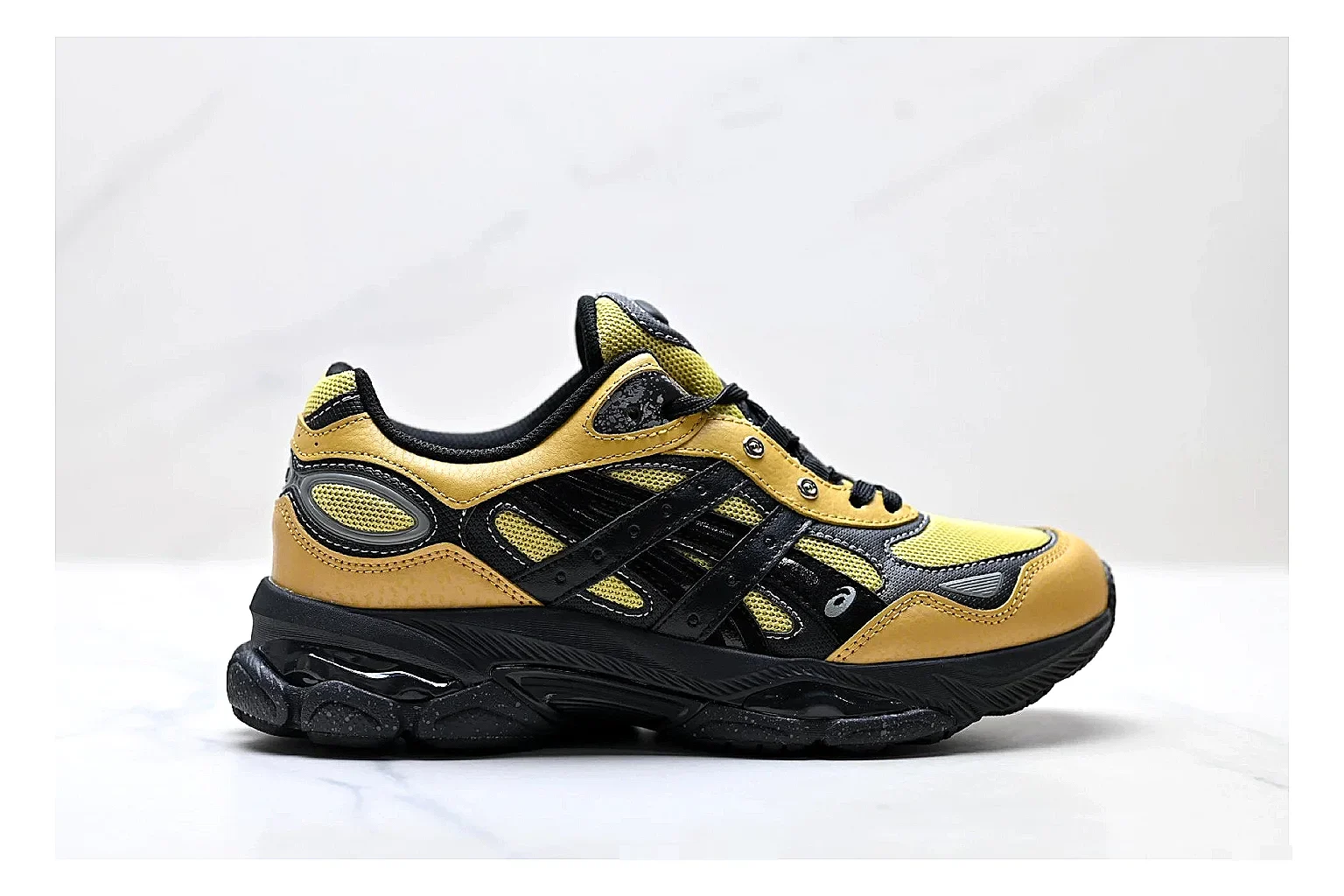 Onitsuka Tiger GEL-C 2.0 Yellow Black Sneakers QC photo reference showing yellow black mesh runner sneakers with mesh-leather texture, side-profile shape, upper panel lines, and outsole detail