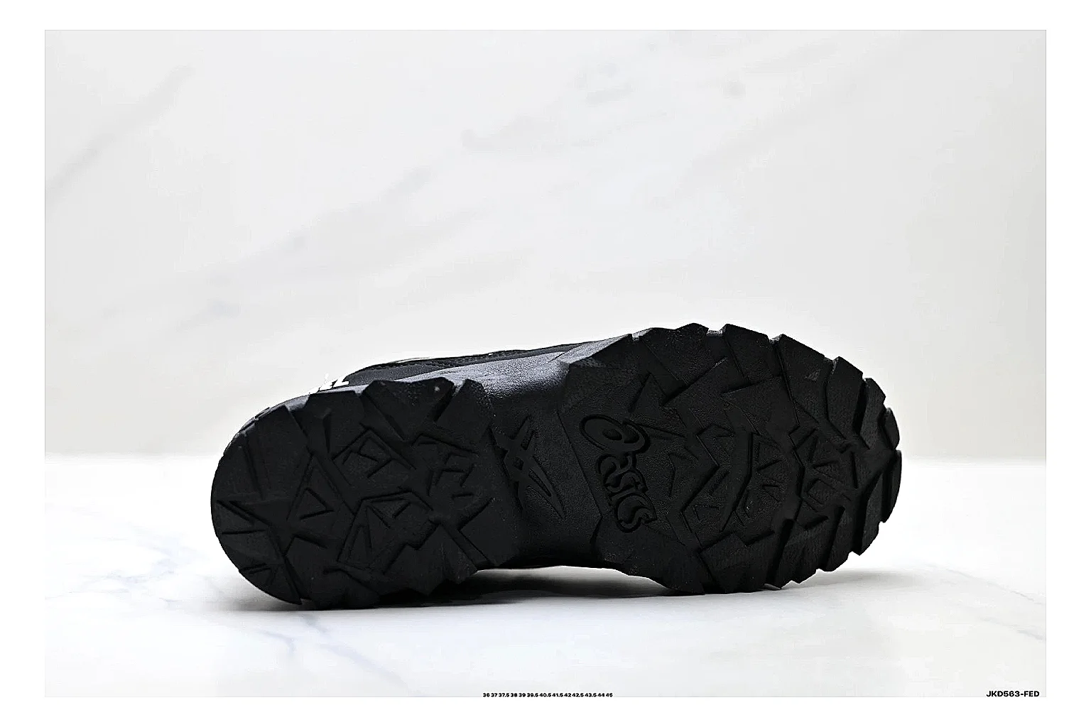 Onitsuka Tiger Gel-Tru Black White Sneakers QC photo reference showing black white trail runner sneakers with mesh-leather texture, side-profile shape, upper panel lines, and outsole detail thumbnail 3