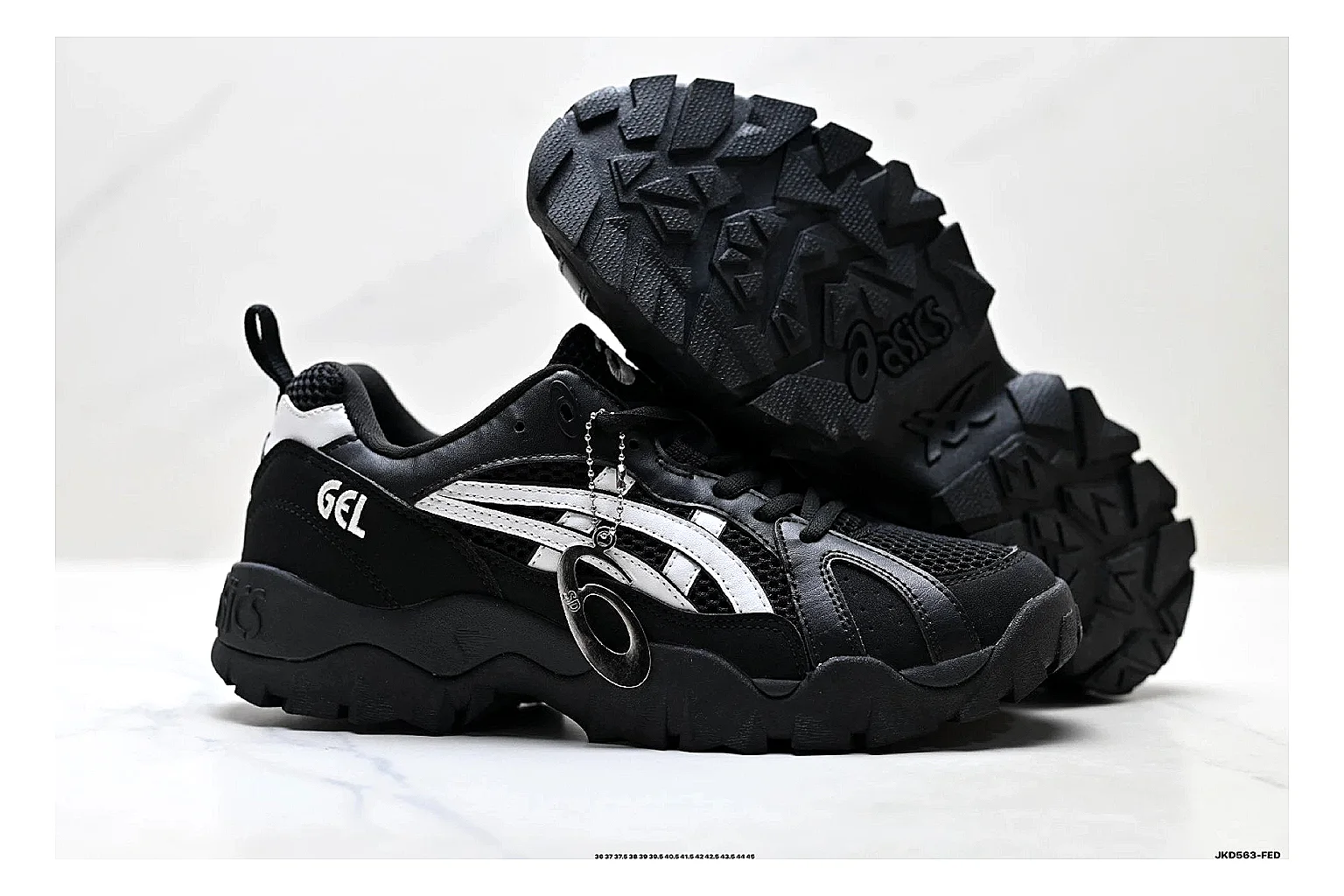 Onitsuka Tiger Gel-Tru Black White Sneakers QC photo reference showing black white trail runner sneakers with mesh-leather texture, side-profile shape, upper panel lines, and outsole detail thumbnail 4
