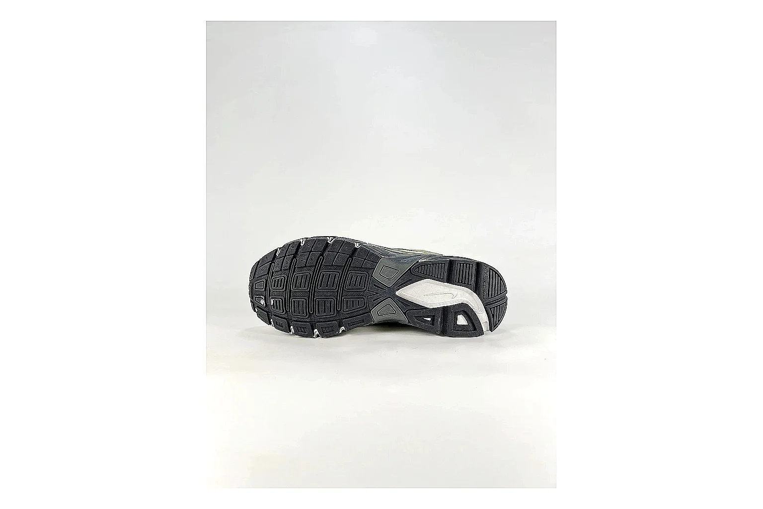 Other Casual Low-Top Sneaker 5134 QC reference photo showing textured low-top upper, clean paneling, daily casual silhouette, and straightforward sole shape thumbnail 3