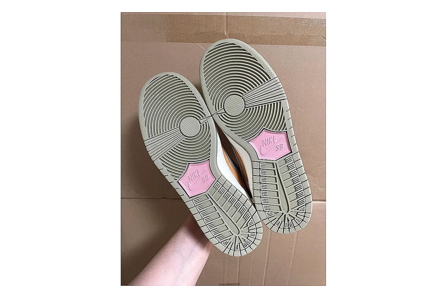 Casual Low-Top Sneaker 5146 QC photo showing red casual low-top with mixed-material upper and low-profile shape thumbnail 4