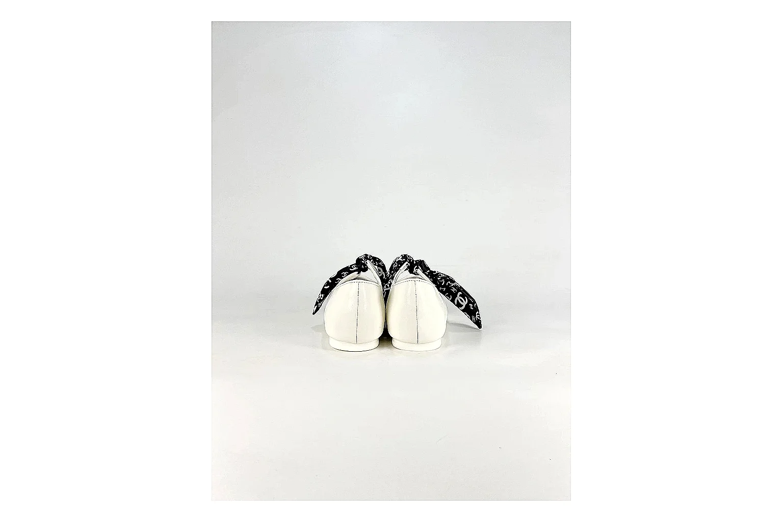 Other Casual Low-Top Sneaker 5165 QC reference photo showing clean panel layout, textured low-top upper, simple streetwear profile, and everyday outsole thumbnail 2