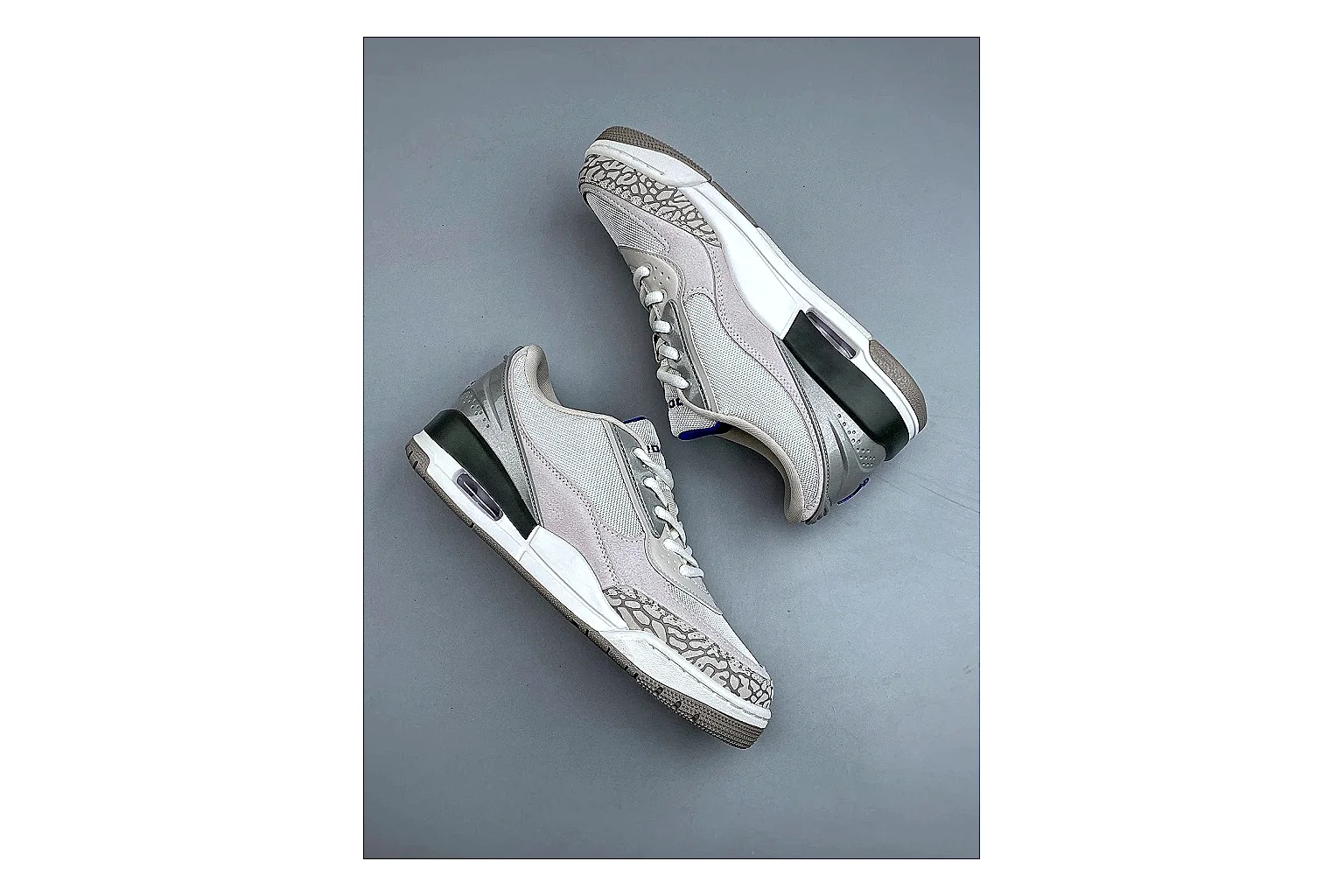 Casual Low-Top Sneaker 5215 QC photo showing red casual low-top with mixed-material upper and low-profile shape thumbnail 3