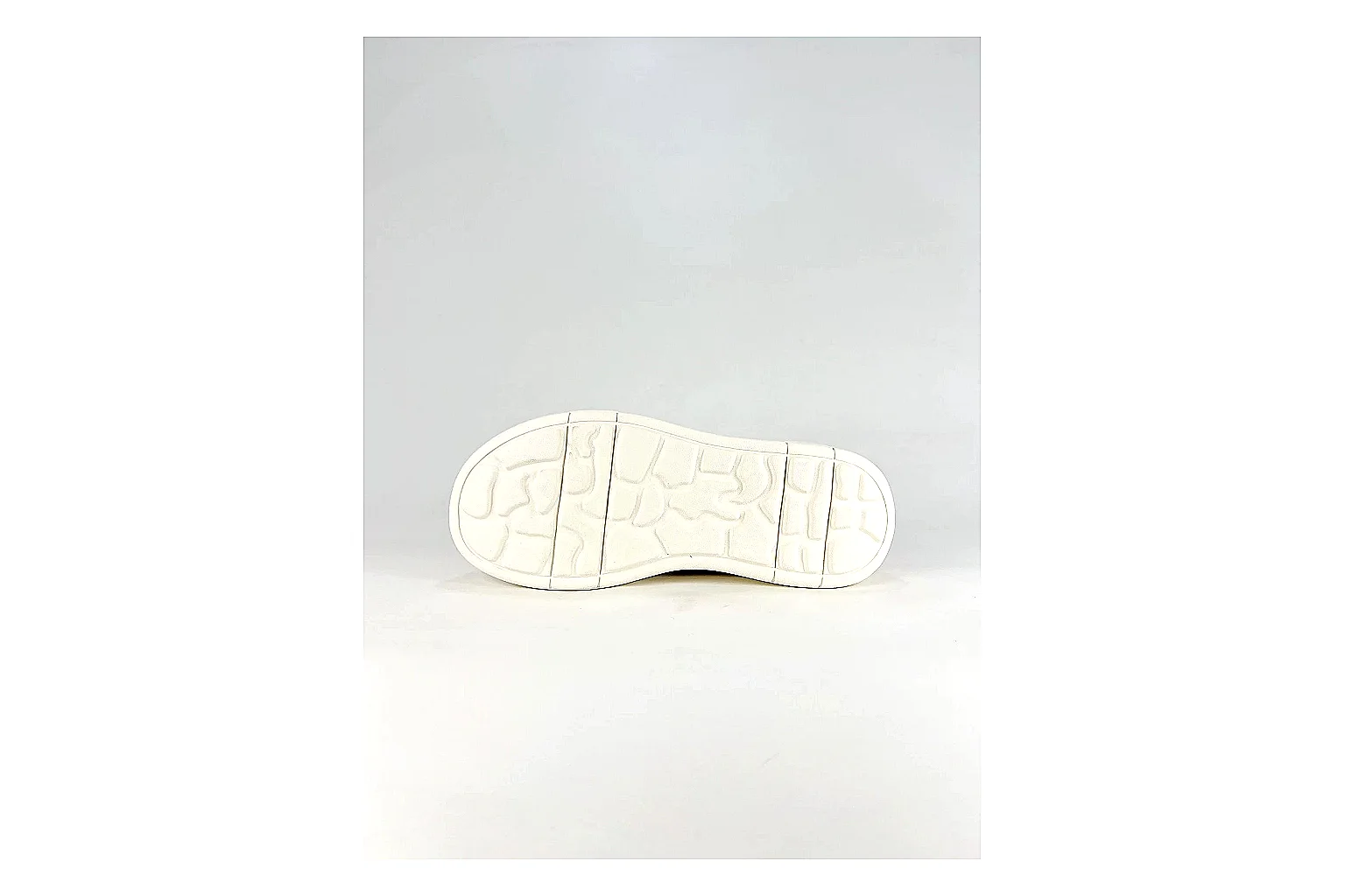 Casual Low-Top Sneaker 5218 QC photo showing red casual low-top with mixed-material upper and low-profile shape thumbnail 3