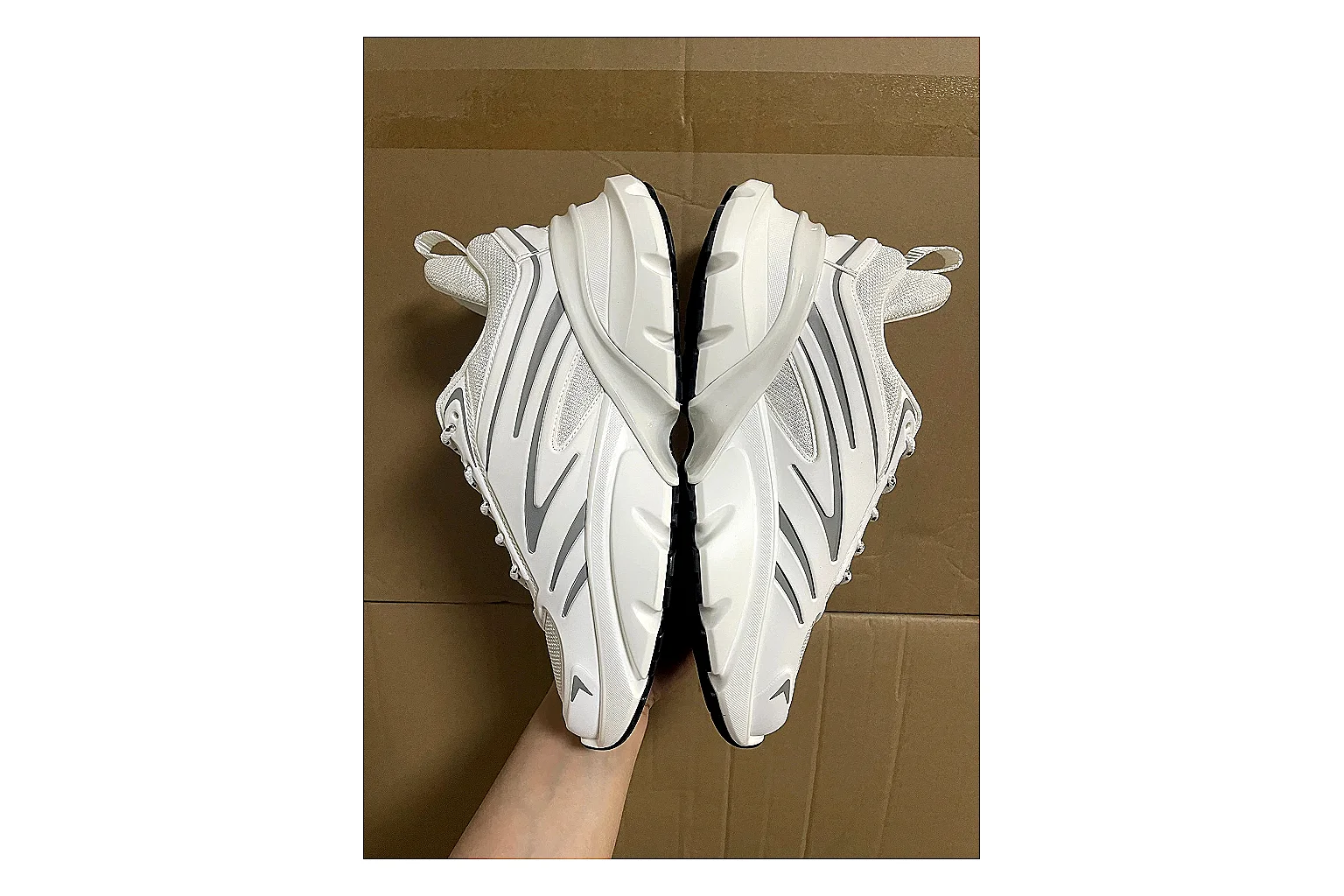 Casual Low-Top Sneaker 5690 QC photo showing red casual low-top with mixed-material upper and low-profile shape thumbnail 5