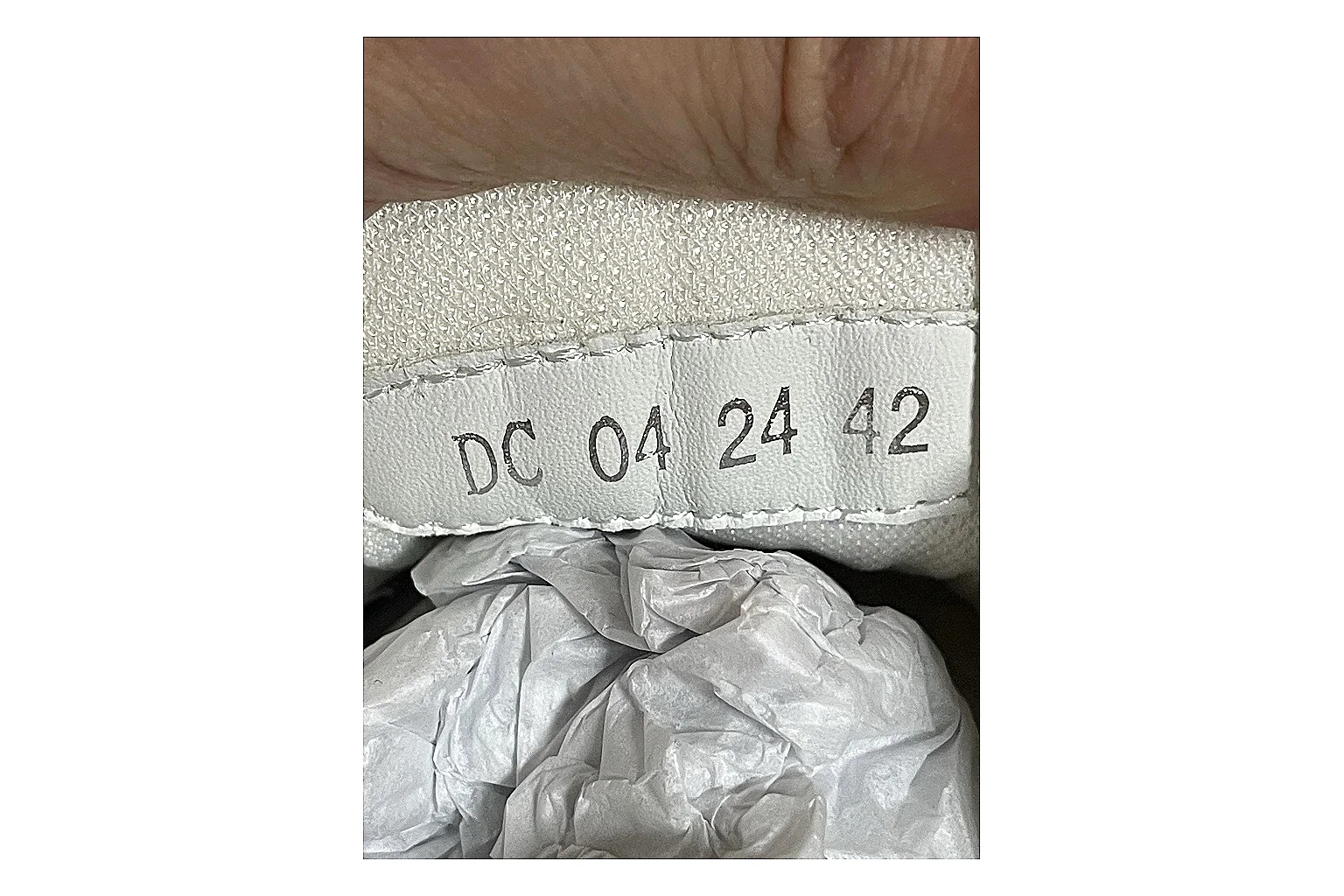 Casual Low-Top Sneaker 5690 QC photo showing red casual low-top with mixed-material upper and low-profile shape thumbnail 6