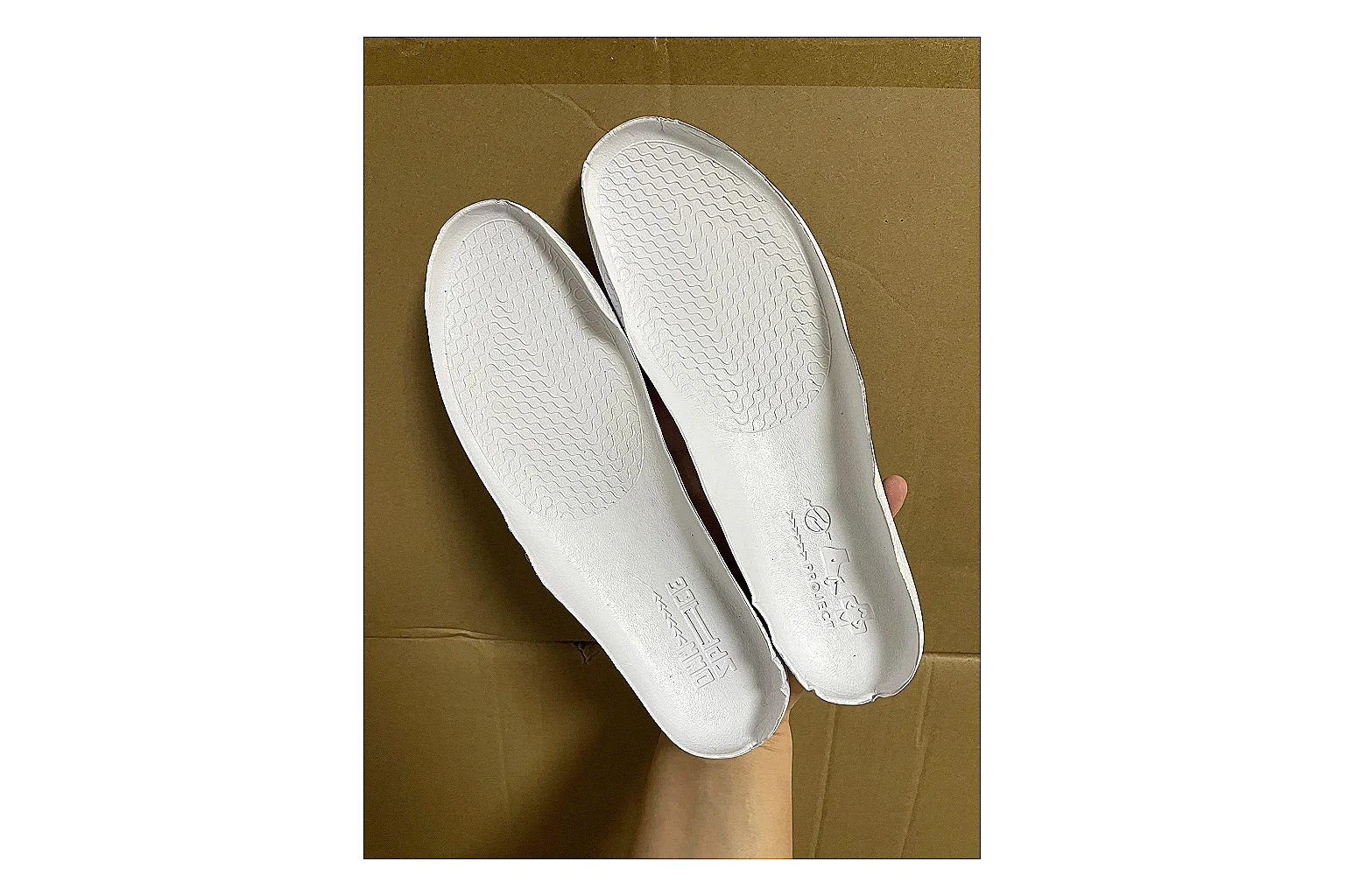 Casual Low-Top Sneaker 5718 QC photo showing red casual low-top with mixed-material upper and low-profile shape thumbnail 3