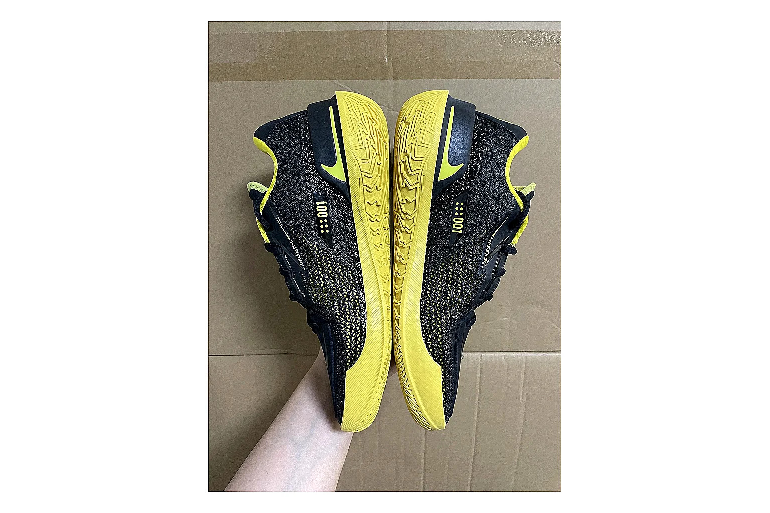 Casual Low-Top Sneaker 5718 QC photo showing red casual low-top with mixed-material upper and low-profile shape thumbnail 5