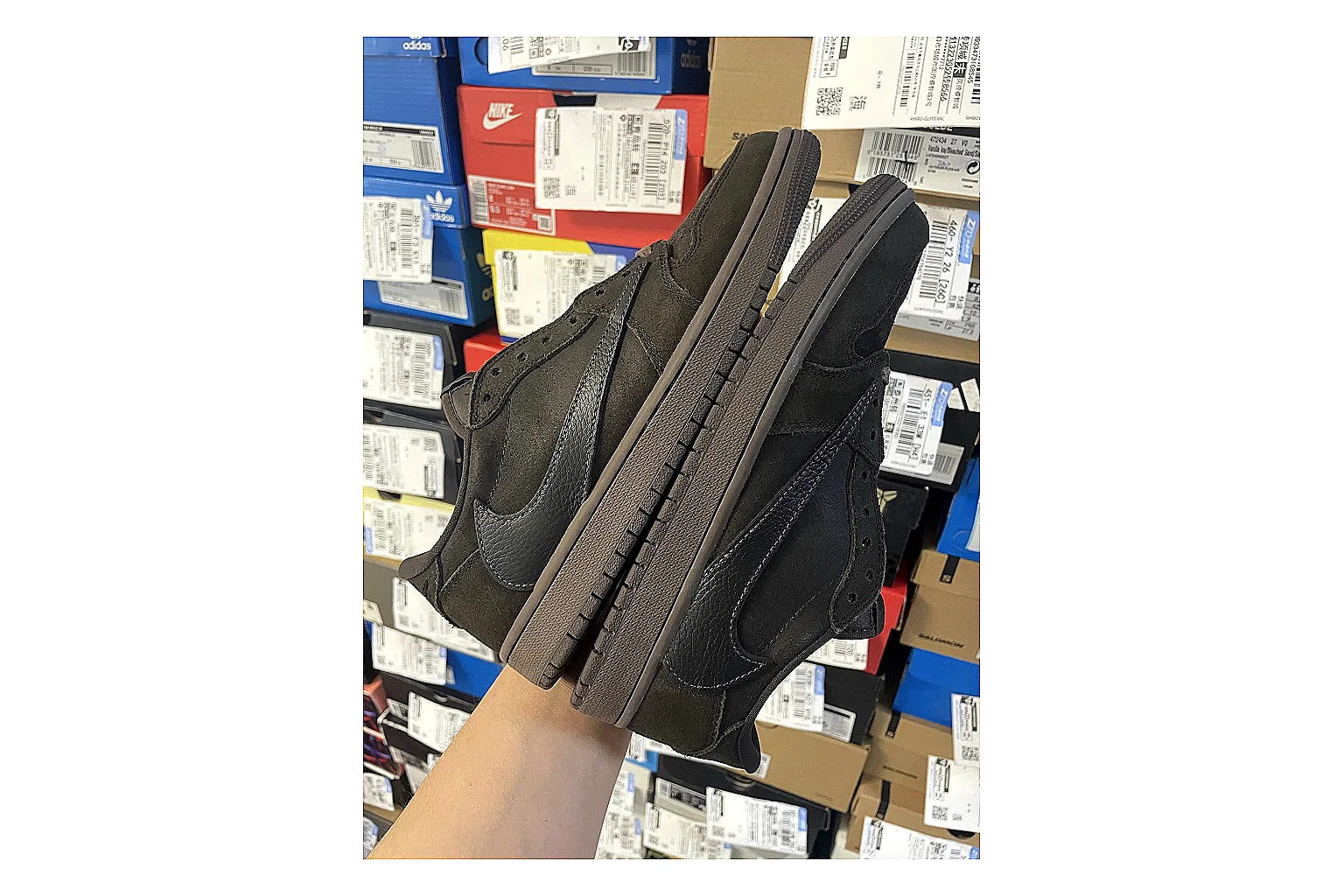 Casual Low-Top Sneaker 6647 QC photo showing red casual low-top with mixed-material upper and low-profile shape thumbnail 4