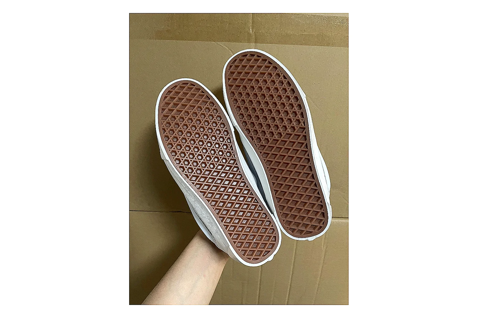 Casual Low-Top Sneaker 7578 QC photo showing red casual low-top with mixed-material upper and low-profile shape thumbnail 4