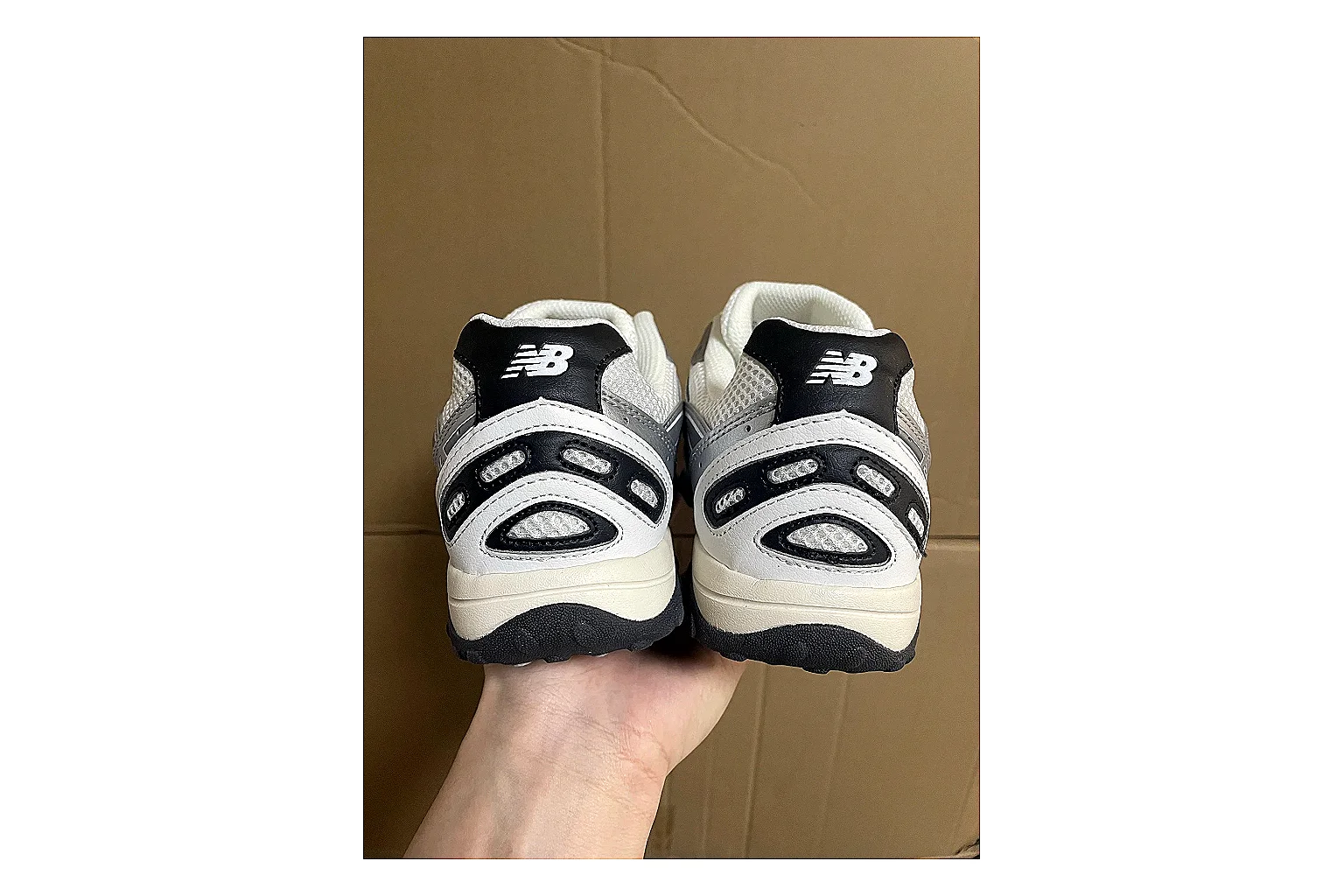 Casual Low-Top Sneaker 7629 QC photo showing red casual low-top with mixed-material upper and low-profile shape thumbnail 3
