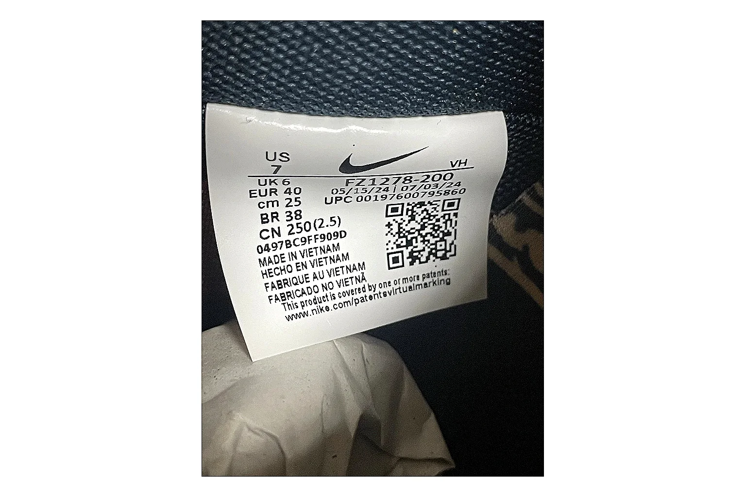 Casual Low-Top Sneaker 7697 QC photo showing red casual low-top with mixed-material upper and low-profile shape thumbnail 3