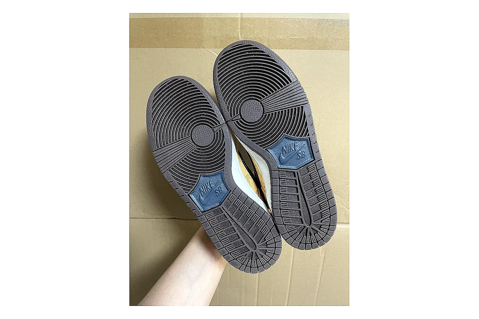 Casual Low-Top Sneaker 7697 QC photo showing red casual low-top with mixed-material upper and low-profile shape thumbnail 6