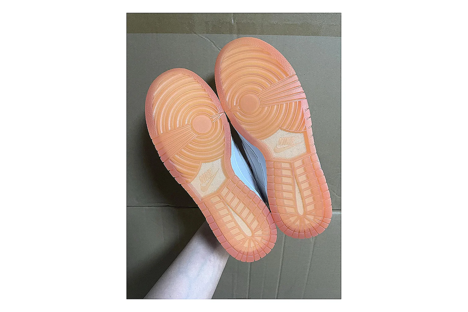 Casual Low-Top Sneaker 7739 QC photo showing red casual low-top with mixed-material upper and low-profile shape thumbnail 6