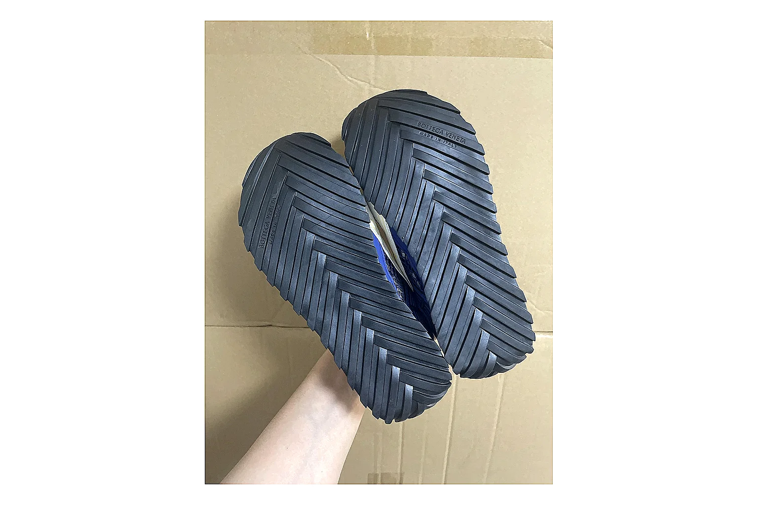 Casual Low-Top Sneaker 9325 QC photo showing red casual low-top with mixed-material upper and low-profile shape thumbnail 6