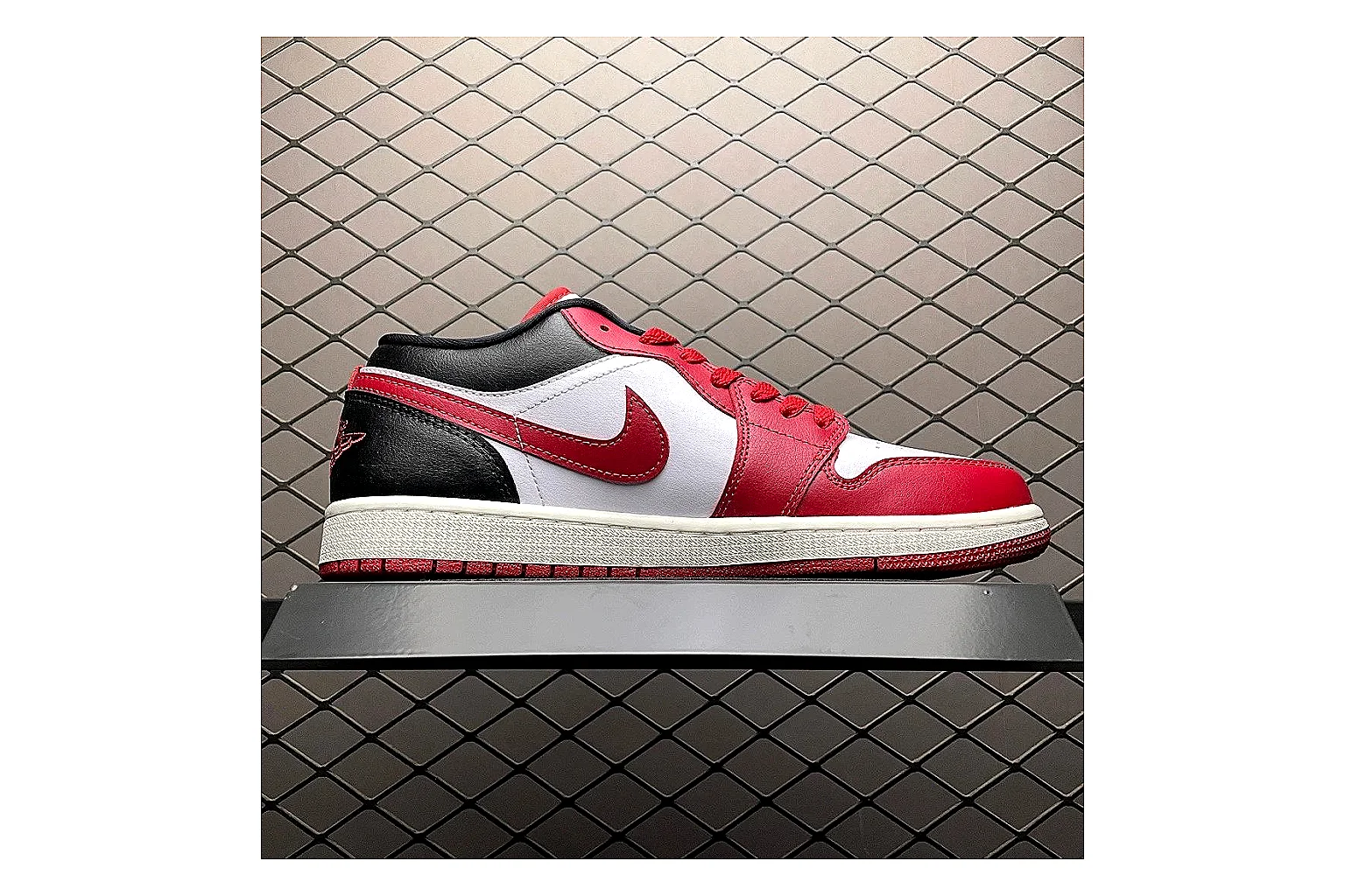 Casual Low-Top Sneaker 9725 QC photo reference showing casual low-top sneaker with clean paneling, textured upper and six-view gallery for daily streetwear styling plus side-profile shape, upper panel lines, and outsole detail thumbnail 5