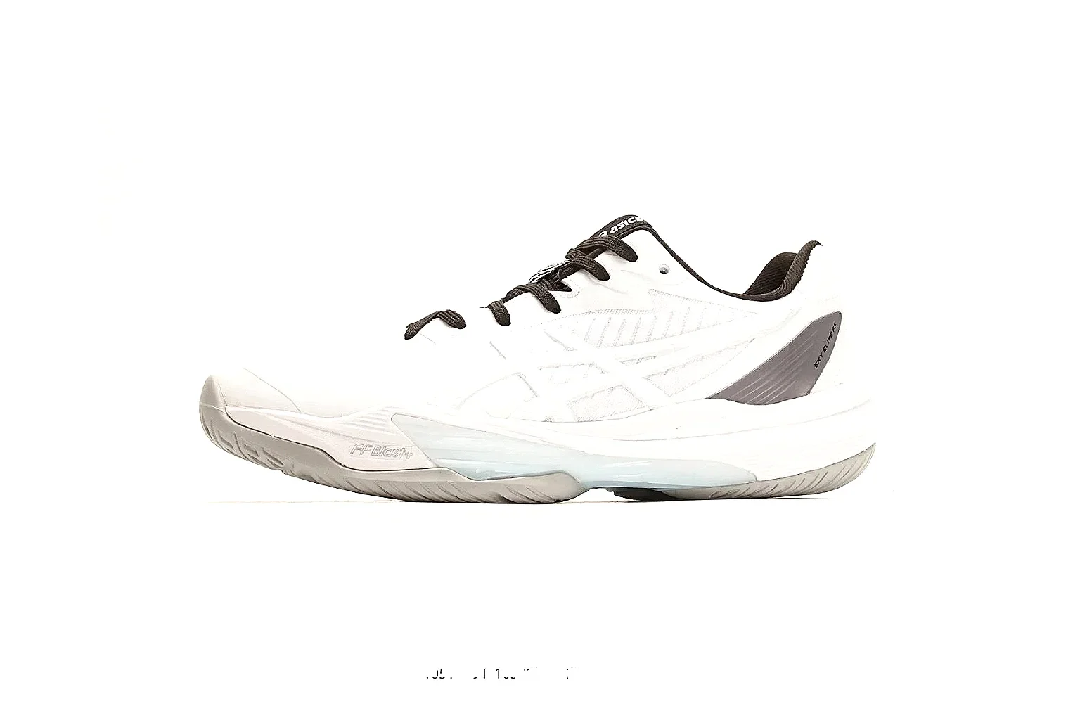 Training Runner White Black Sneaker QC reference photo showing white black synthetic runner upper, layered support panels, training silhouette, and practical performance sole