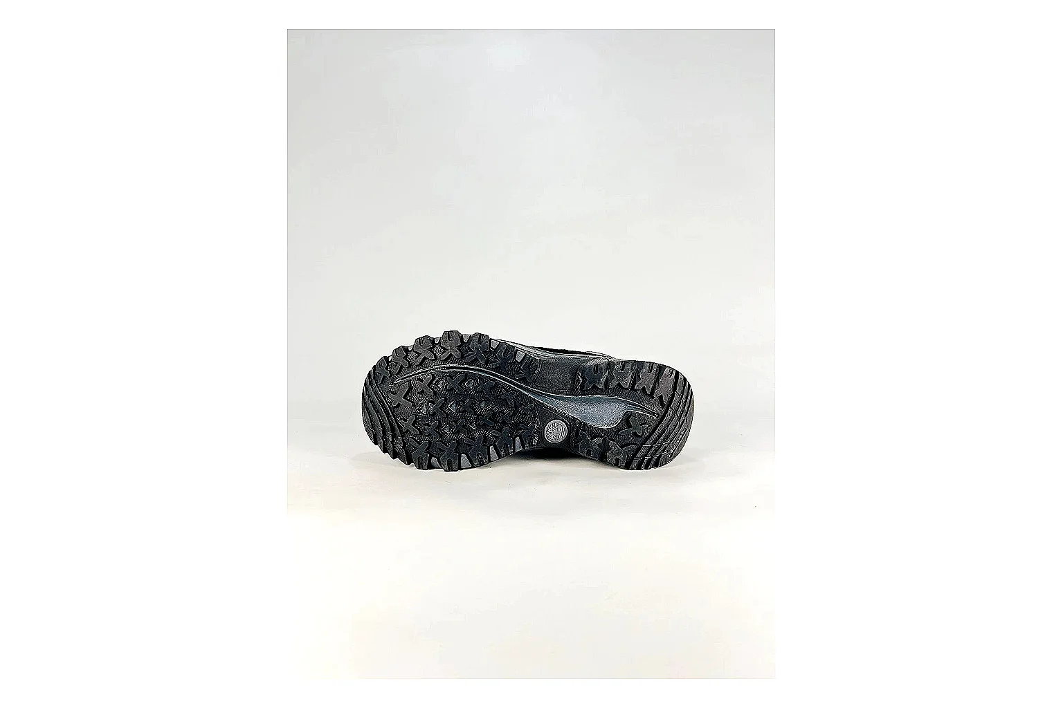 Timberland Motion Access Black Gray Sneakers QC photo reference showing black gray outdoor sneakers with mesh-leather texture, side-profile shape, upper panel lines, and outsole detail thumbnail 3